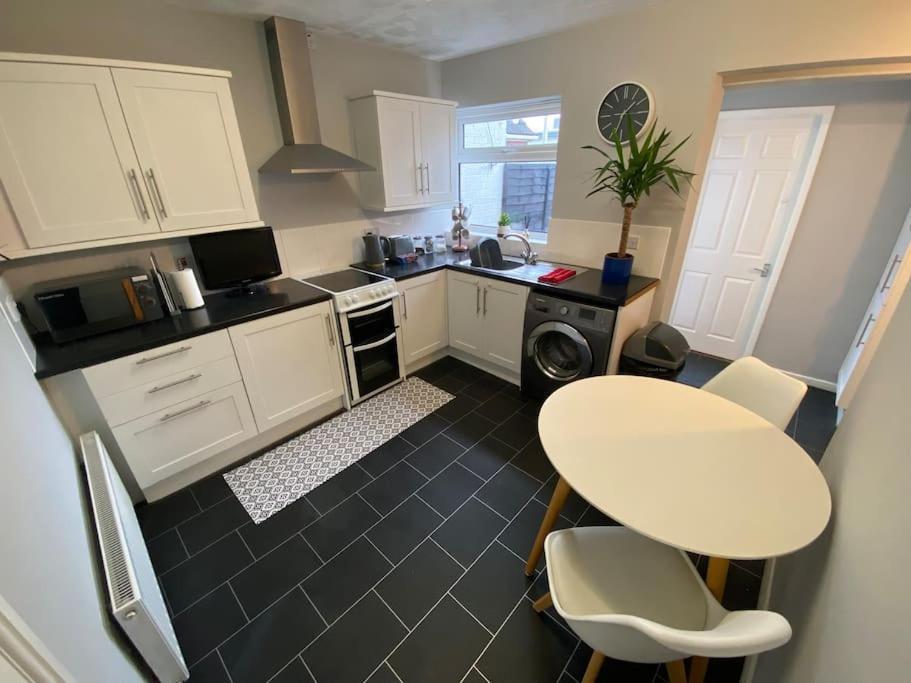 הוילה Seaside 2 Bed Townhouse, Near Cleethorpes Station מראה חיצוני תמונה